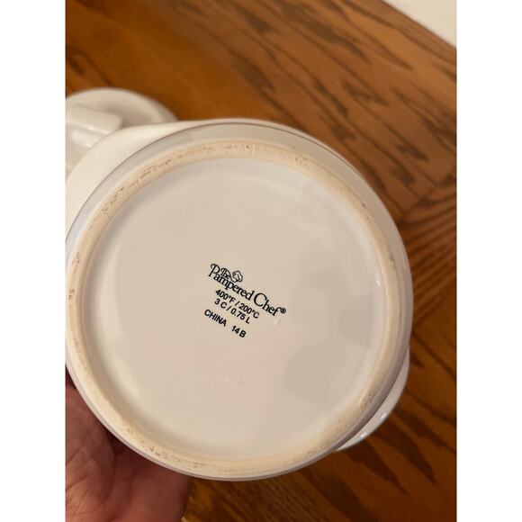 Pampered Chef Two tone stoneware 3 cup covered baker - Picture 4 of 4